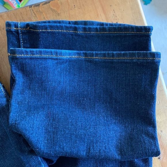Old Navy The Sweetheart Jeans Boot Cut Mid Rise Straight Leg Sz 8 - Picture 4 of 7